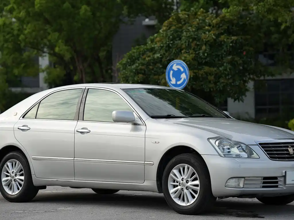 Toyota Crown — миниатюра 5