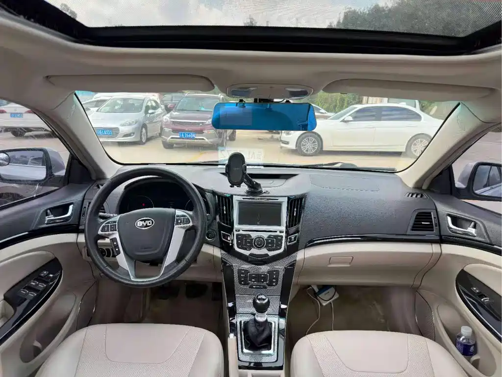 BYD Surui 2013 1.5TI MT Luxury