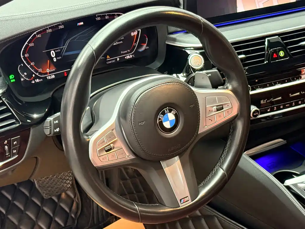 BMW 5 Series — миниатюра 4
