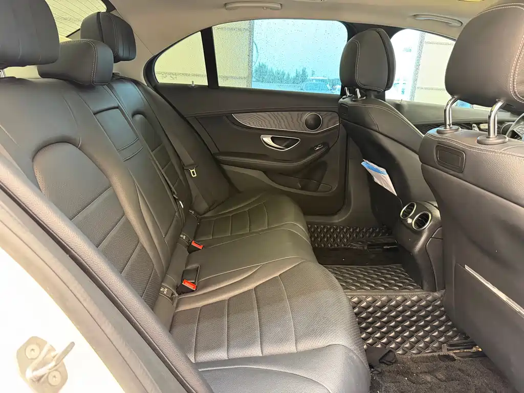 Mercedes-Benz C-Class — миниатюра 13