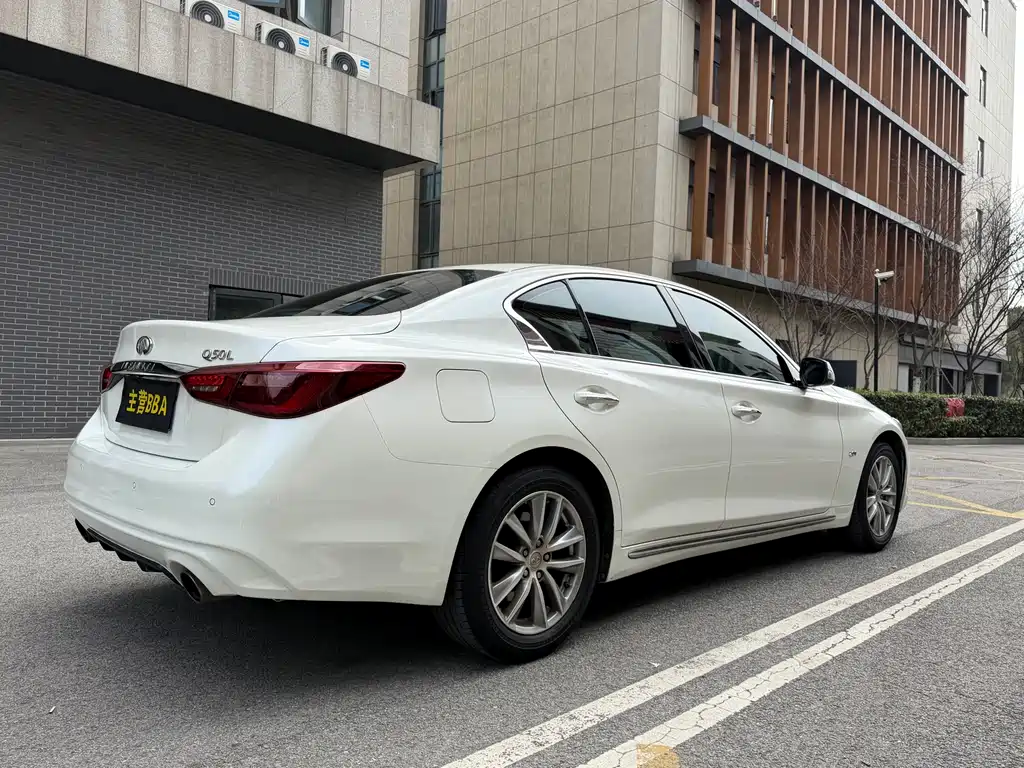 INFINITI Q50L