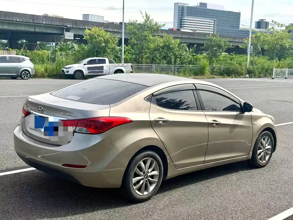 Hyundai Elantra Langdong — миниатюра 6