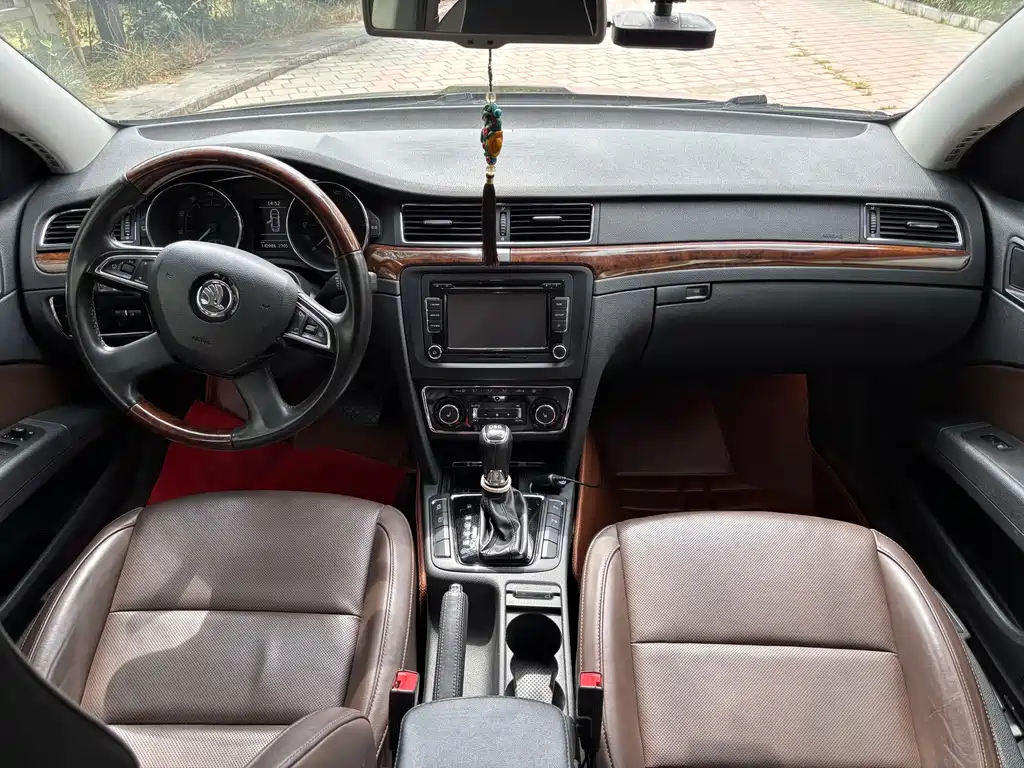 Skoda Superb — миниатюра 7