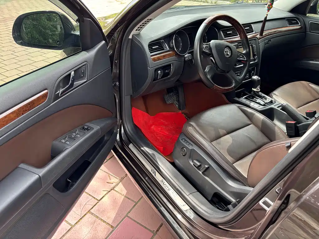 Skoda Superb — миниатюра 11