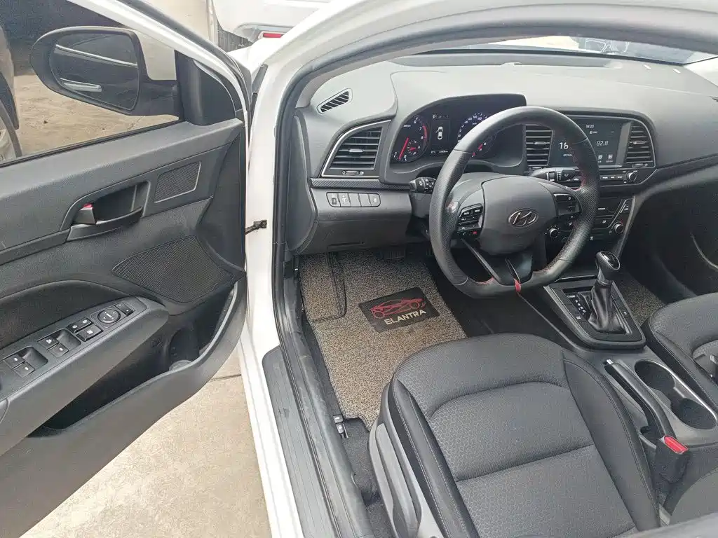 Hyundai Elantra — миниатюра 16