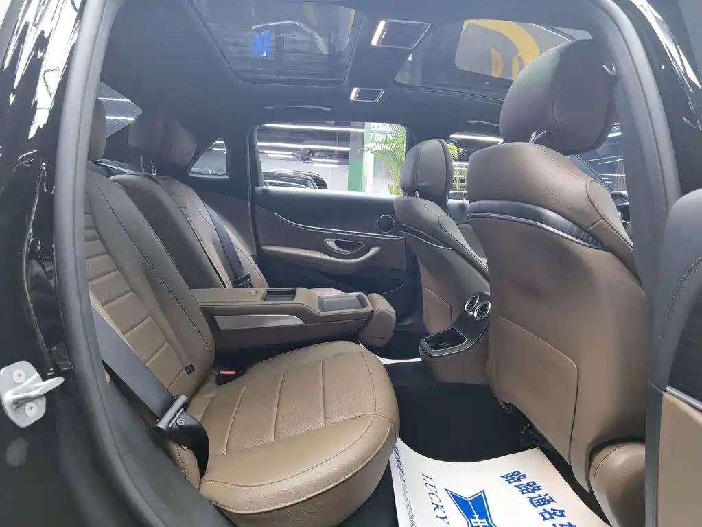 Mercedes-Benz E-Class — миниатюра 9