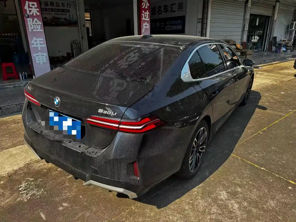 BMW 5 Series — миниатюра 4
