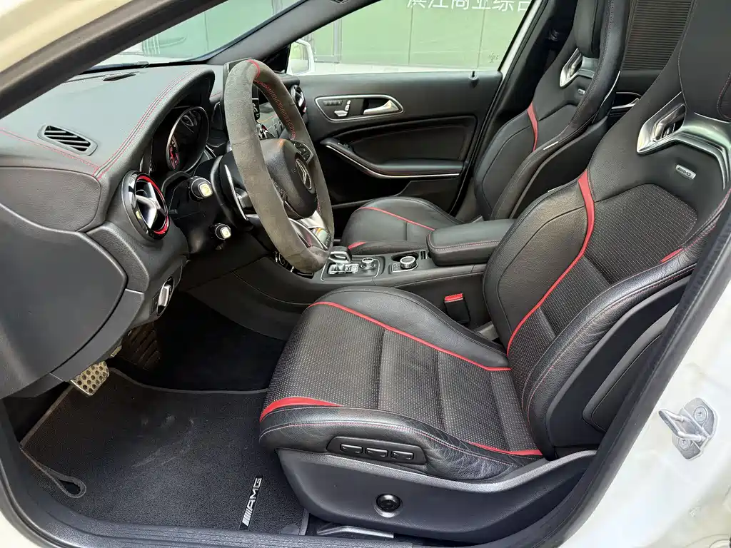 MERCEDES-BENZ GLA AMG