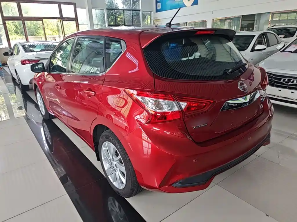 Nissan Tiida — миниатюра 5
