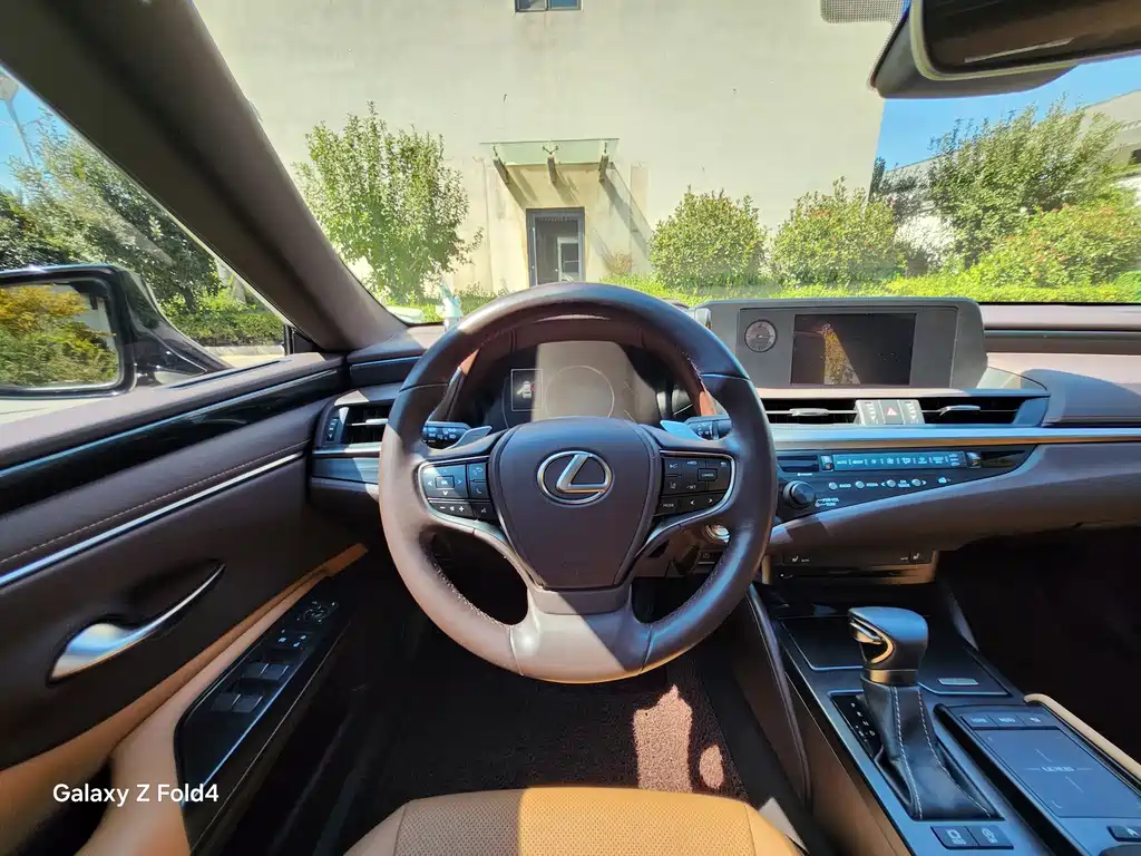 Lexus ES — миниатюра 13