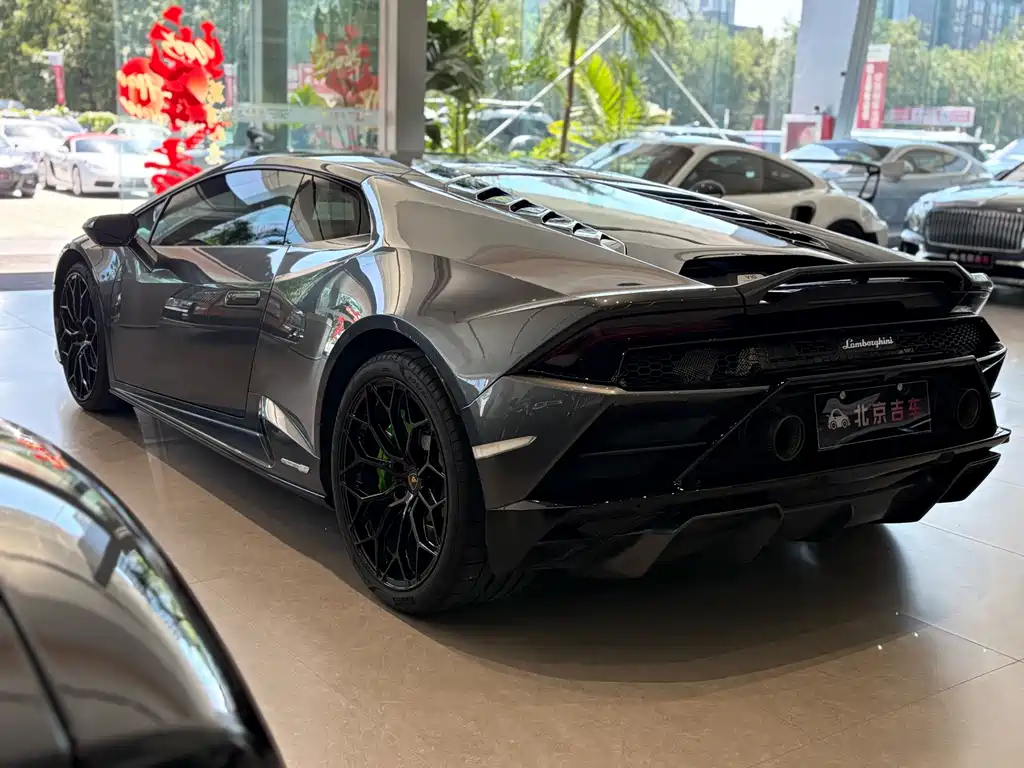 LAMBORGHINI HURACÁN