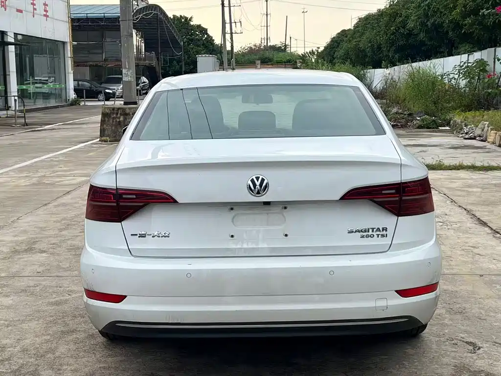 VOLKSWAGEN SAGITAR
