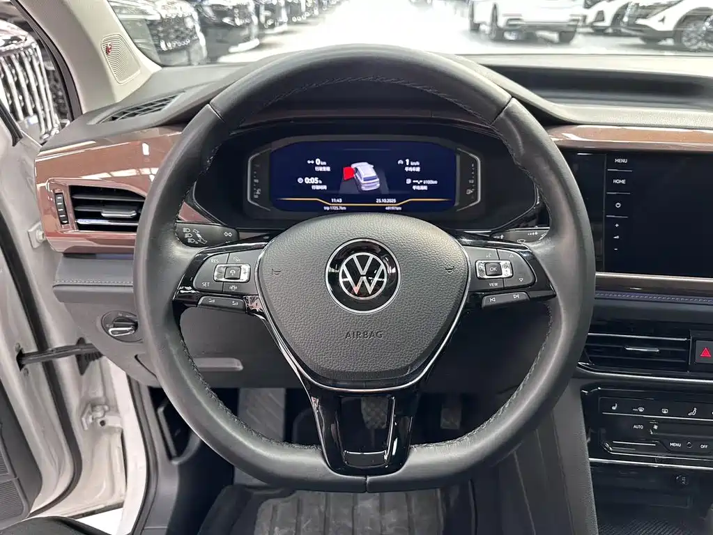 VOLKSWAGEN TUYUE