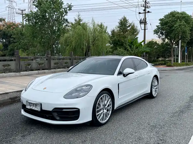 PORSCHE PANAMERA 2022