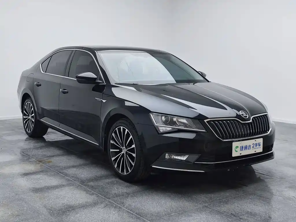 Skoda Superb — миниатюра 8