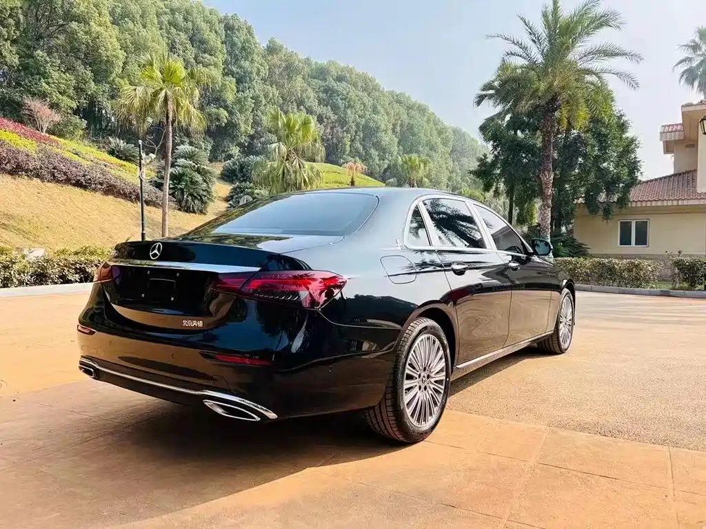 Mercedes-Benz E-Class — миниатюра 7