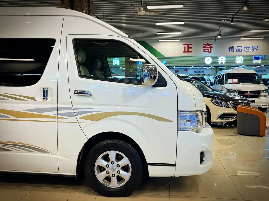 Toyota Hiace — миниатюра 6