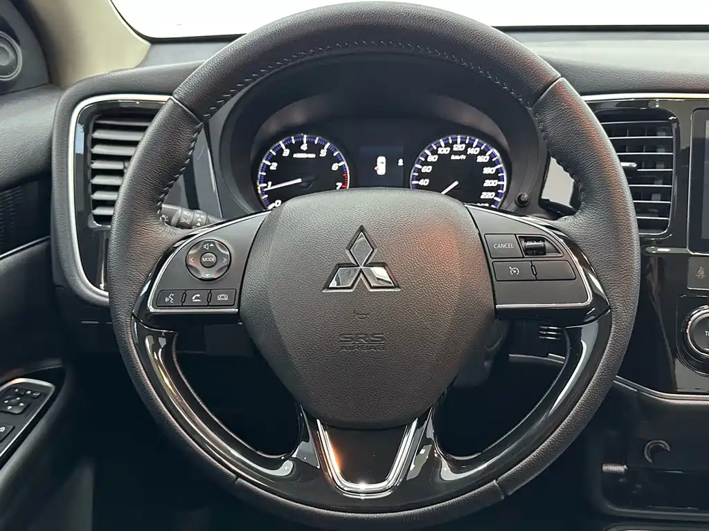 Mitsubishi Outlander — миниатюра 11