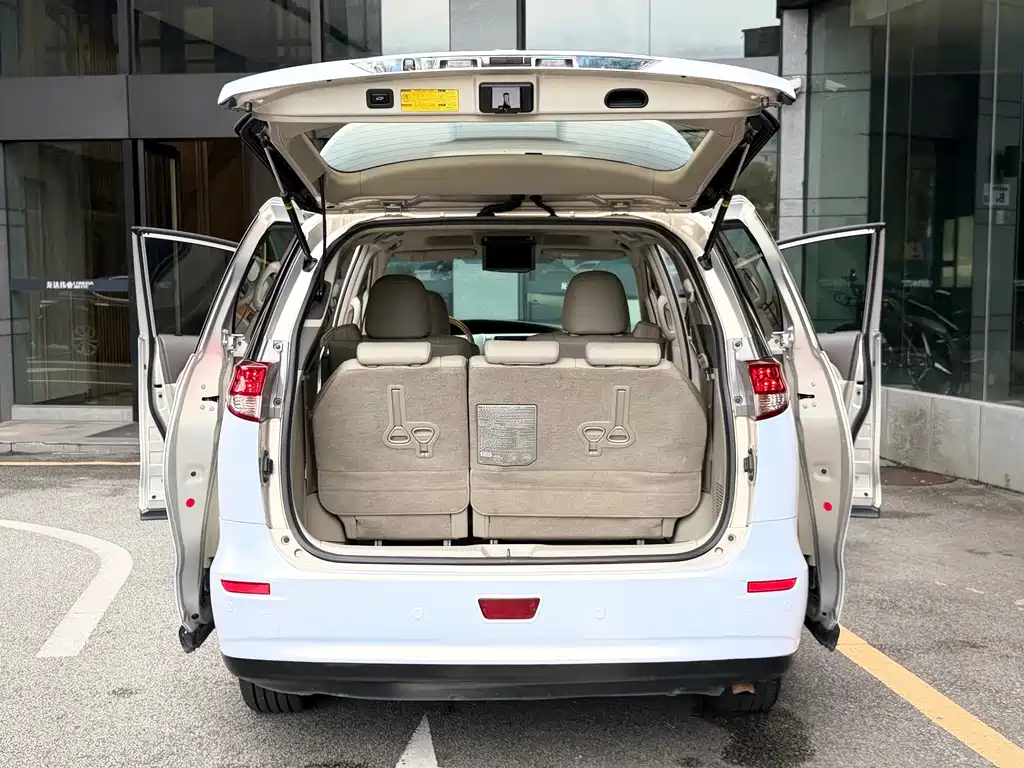 Toyota Previa — миниатюра 16