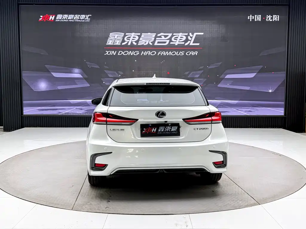 Lexus CT — миниатюра 7