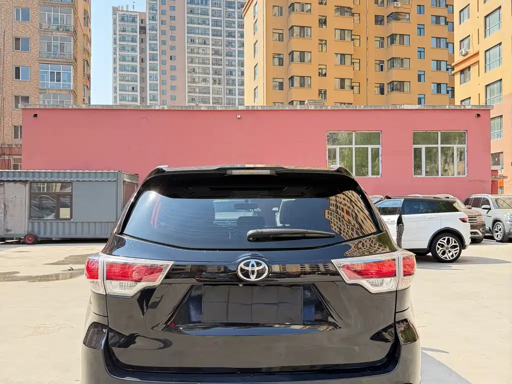 Toyota Highlander 2015 2.0T Luxury 7 мест