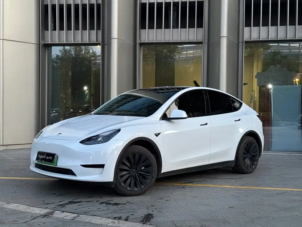 Tesla Model Y 2025