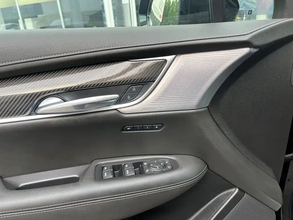 Cadillac XT6 2025 2.0T мест Luxury Executive