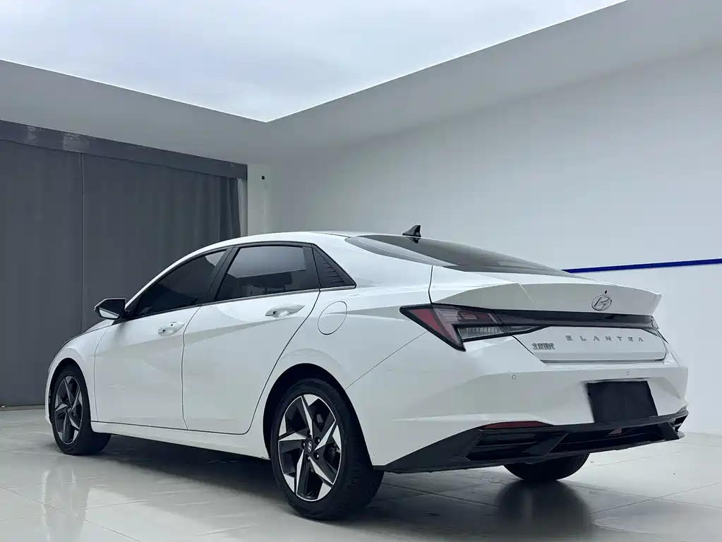 Hyundai Elantra 2022 1.5L CVT LUX Luxury