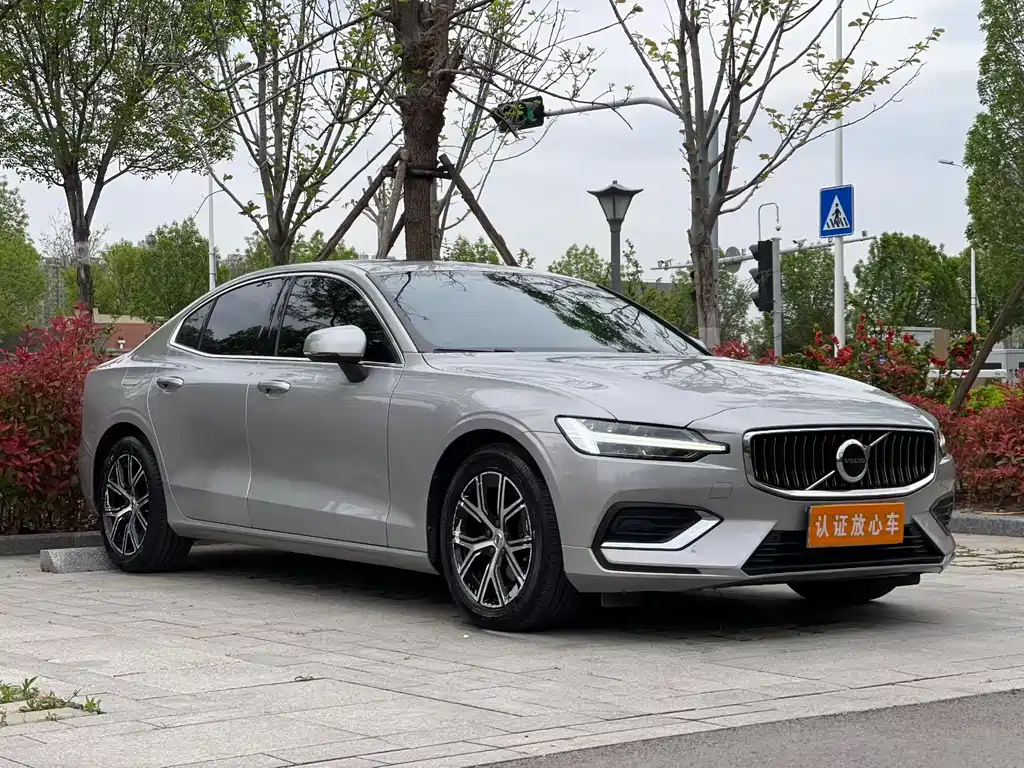 Volvo S60 2023 B4 Luxury