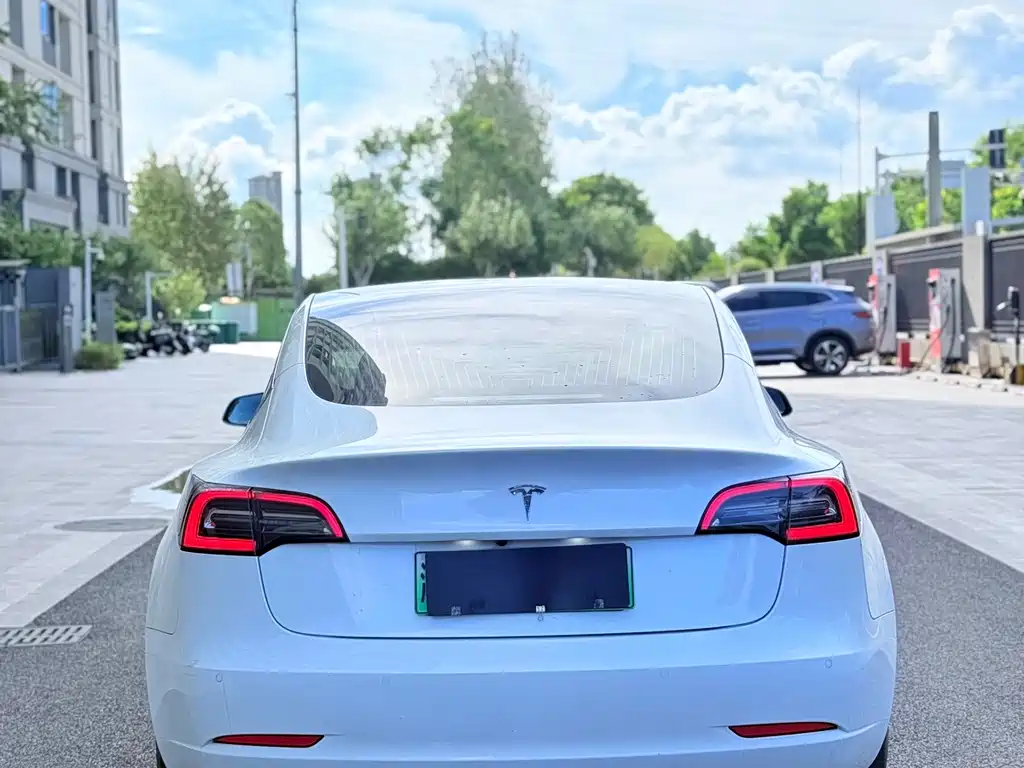Tesla Model 3 — миниатюра 9