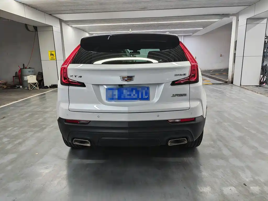 CADILLAC XT4