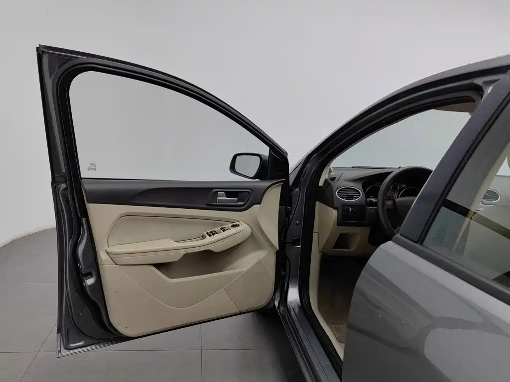 Ford Focus — миниатюра 8