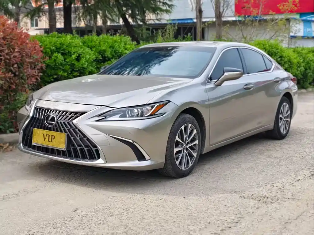 Lexus ES 2023