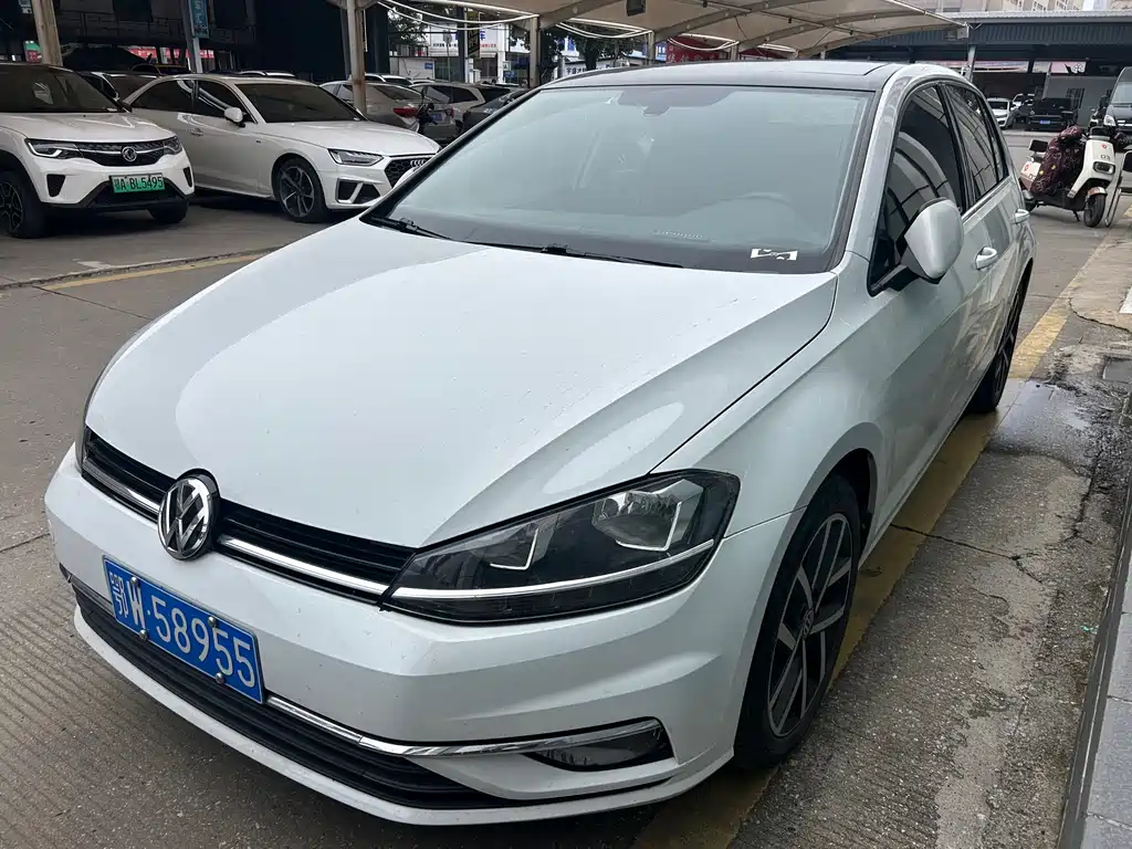 VOLKSWAGEN GOLF