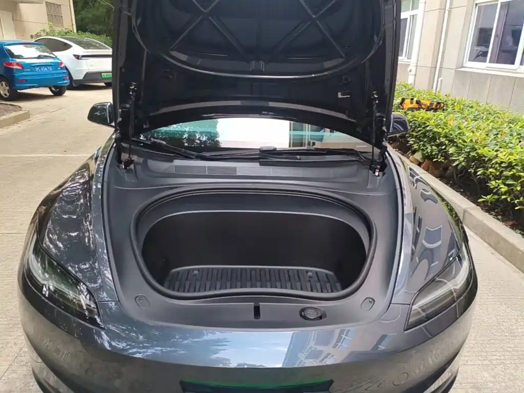 Tesla Model 3 — миниатюра 20
