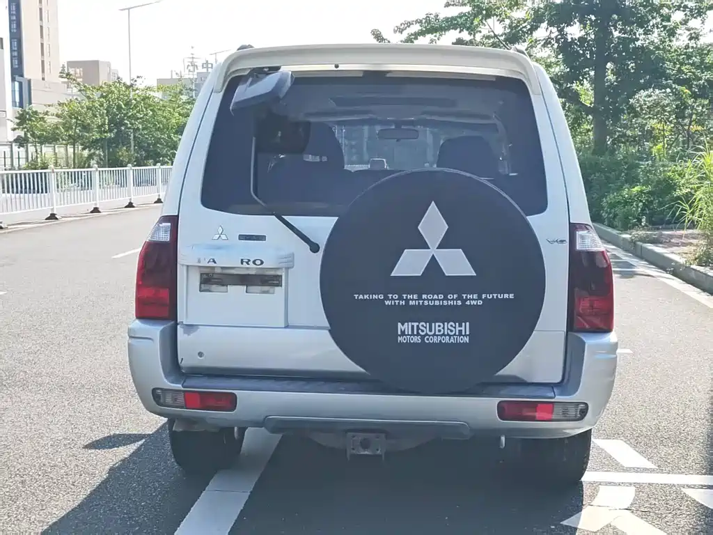 Mitsubishi Pajero (Import) — миниатюра 6