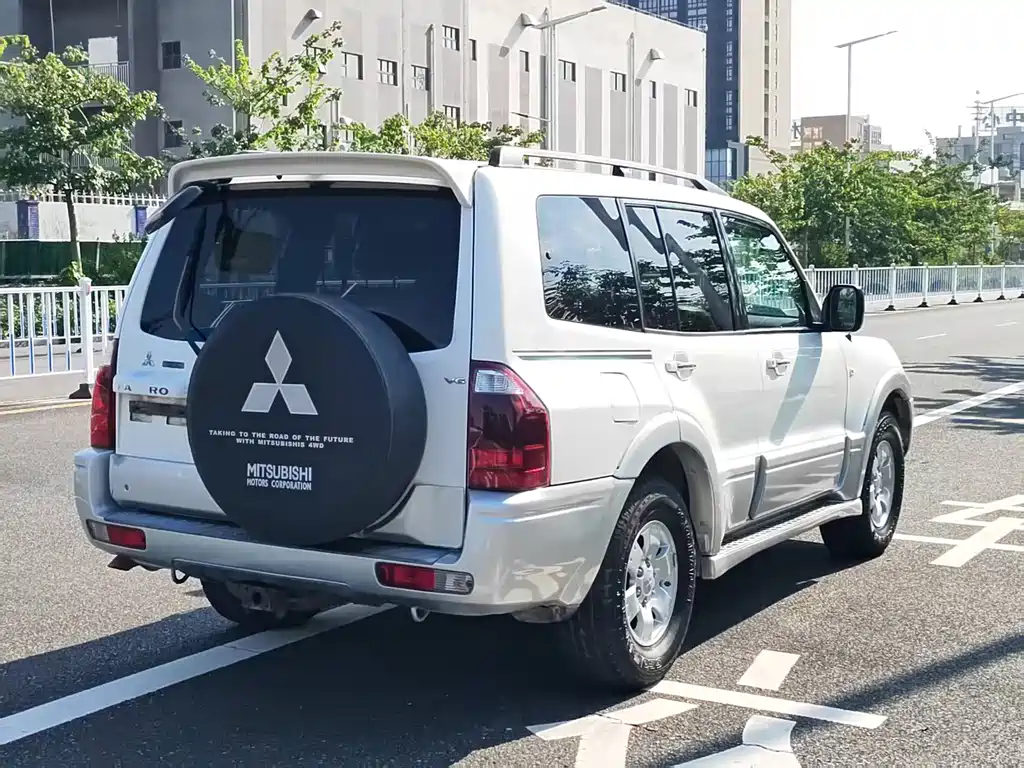 Mitsubishi Pajero (Import) — миниатюра 7