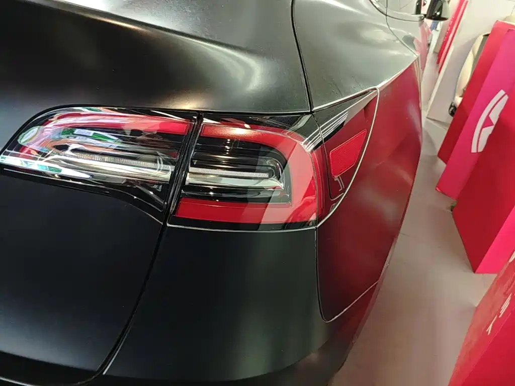 Tesla Model Y — миниатюра 8