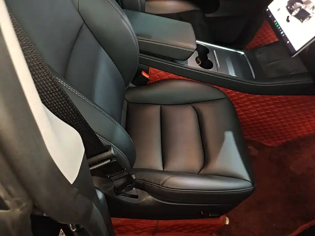 Tesla Model Y — миниатюра 25