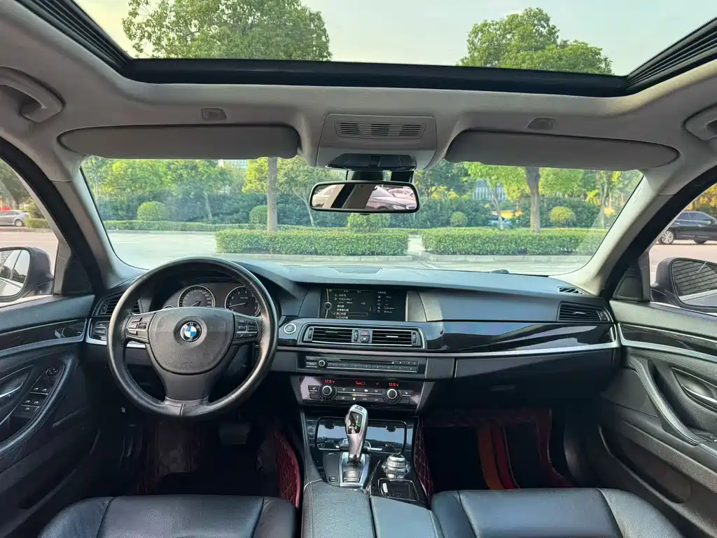 BMW 5 Series — миниатюра 4