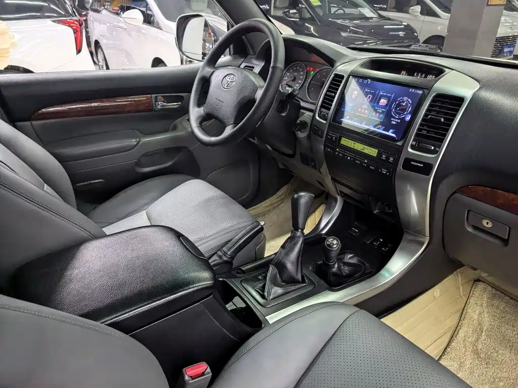Toyota Land Cruiser Prado 2005 4.0L AT GX Luxury