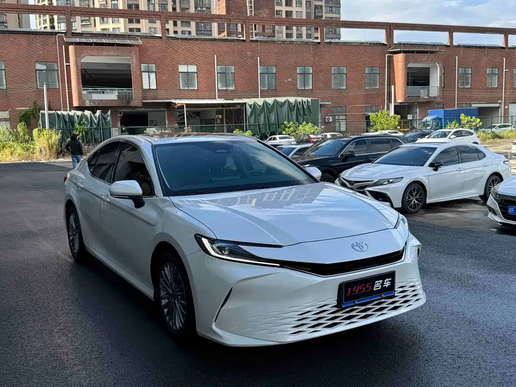 Toyota Camry — миниатюра 3