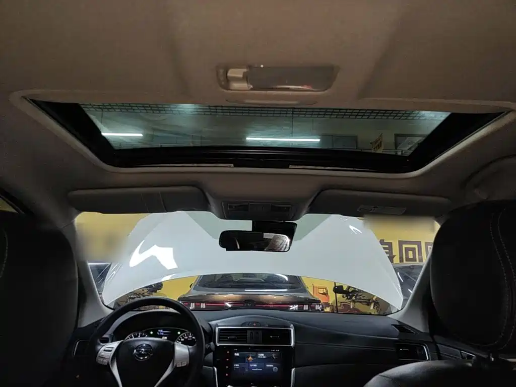 Nissan Tiida — миниатюра 18