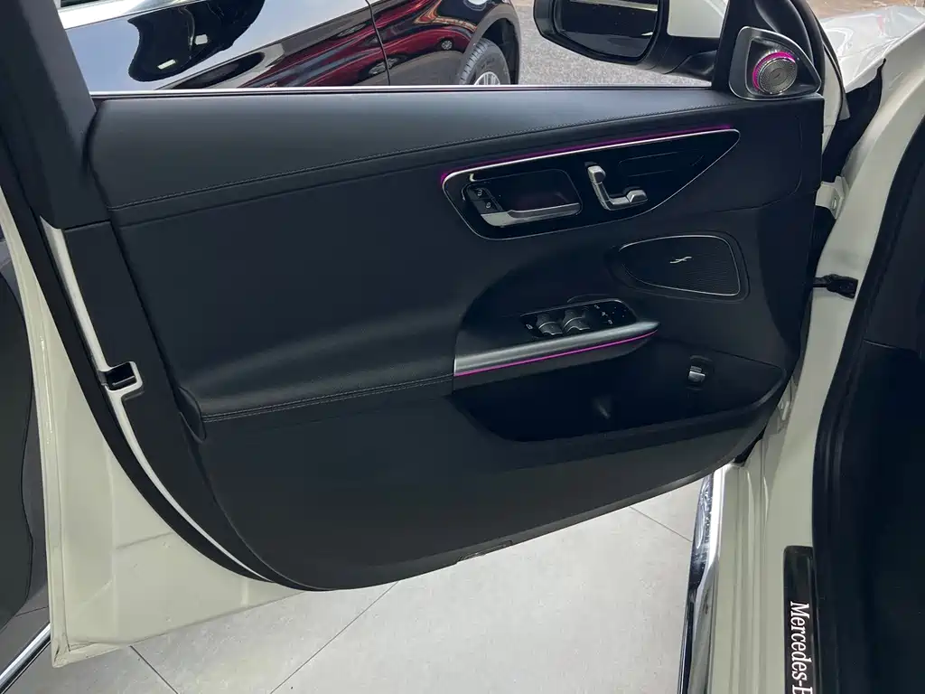 Mercedes-Benz C-Class — миниатюра 12