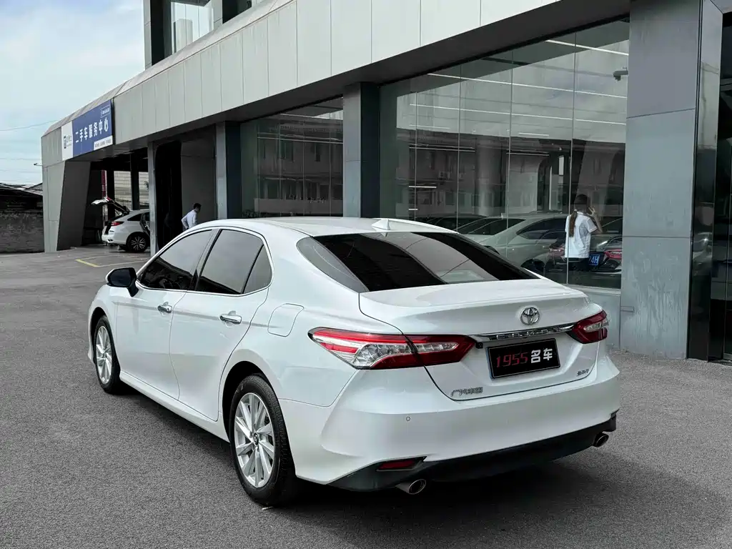 Toyota Camry — миниатюра 7