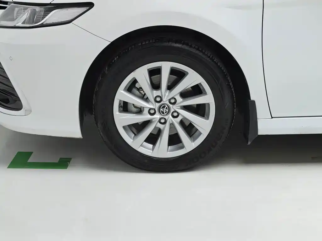 Toyota Camry — миниатюра 8