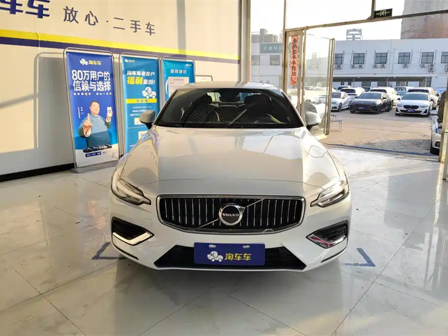 Volvo S60 2026 B4 Luxury