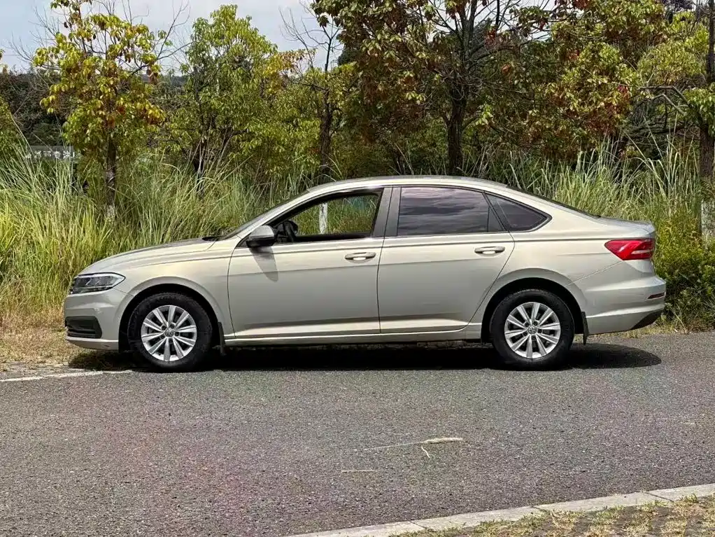 Volkswagen Lavida — миниатюра 4
