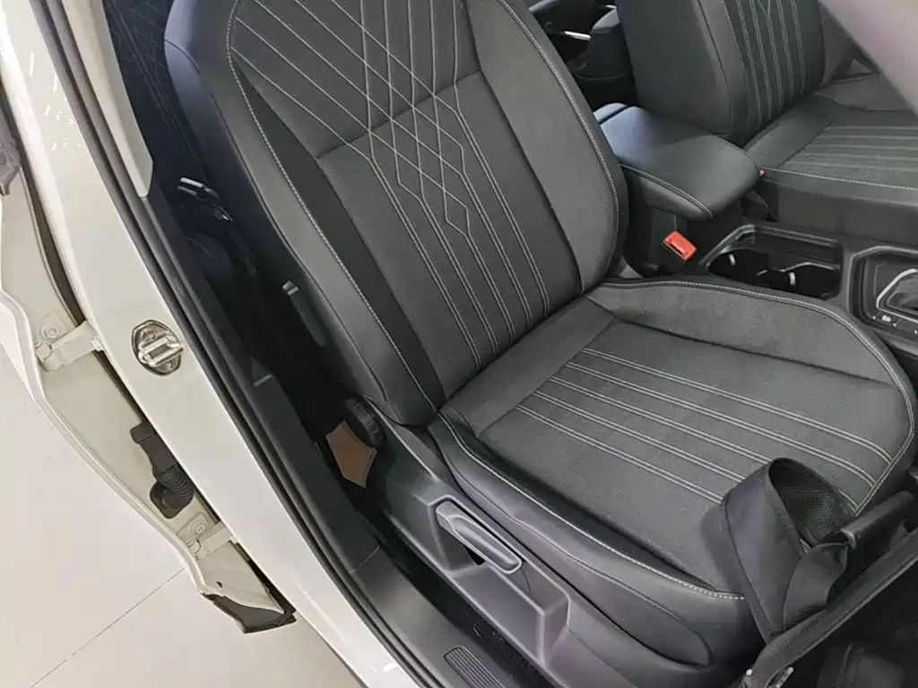 Volkswagen Tiguan L — миниатюра 25
