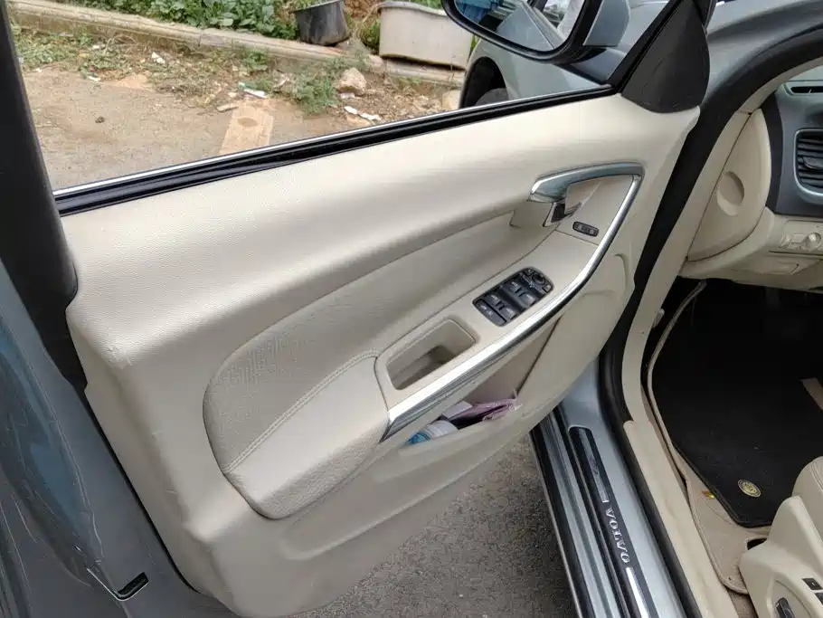 Volvo S60 (Import) — миниатюра 7